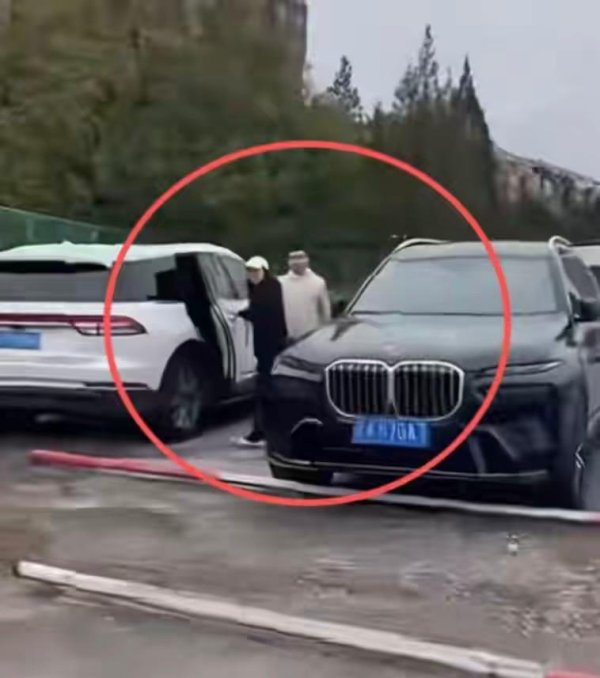 58配资 上海律师带小三孕检新后续：空姐是10年白月光，婆婆态度让人寒心